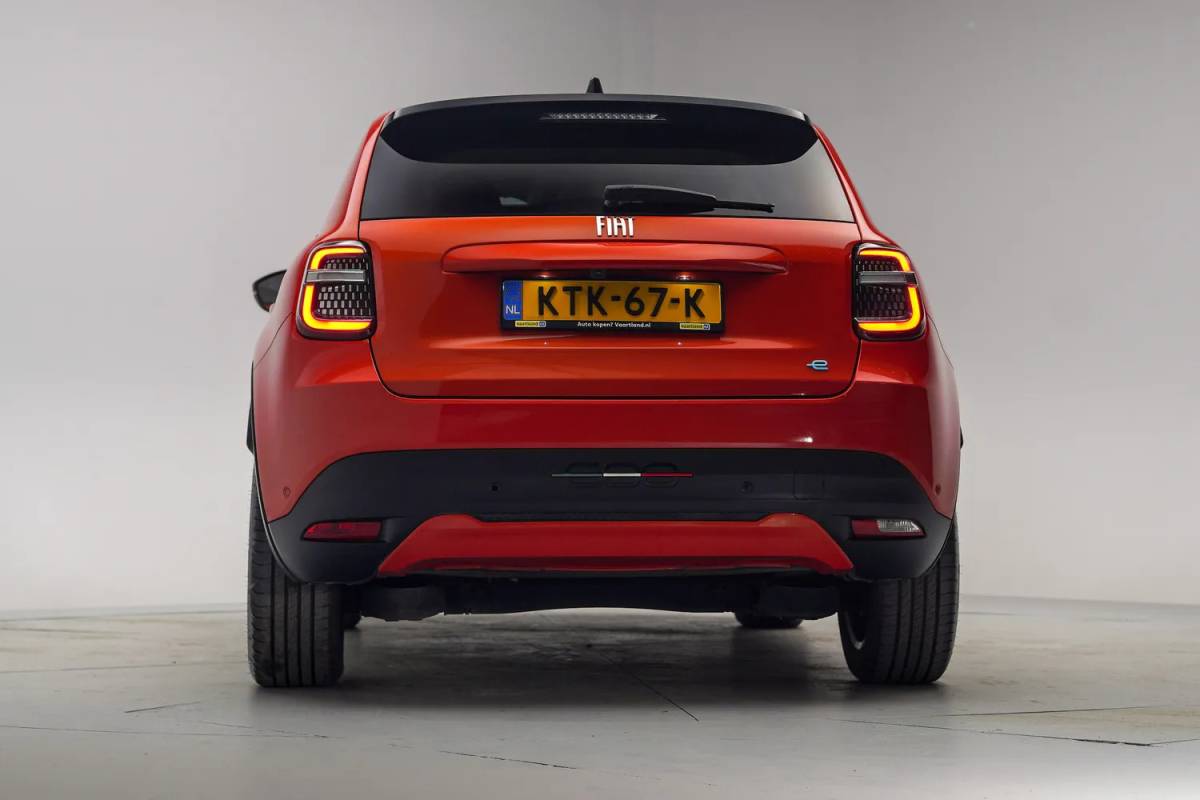 Fiat 600e Fiat 600e La Prima 54 kWh [ Navi Camera Apple / Android Leder Stoelverwarming ]
