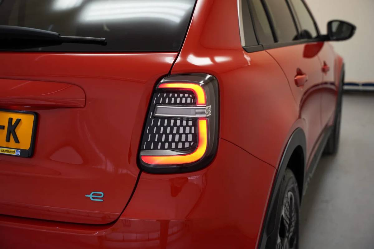Fiat 600e Fiat 600e La Prima 54 kWh [ Navi Camera Apple / Android Leder Stoelverwarming ]
