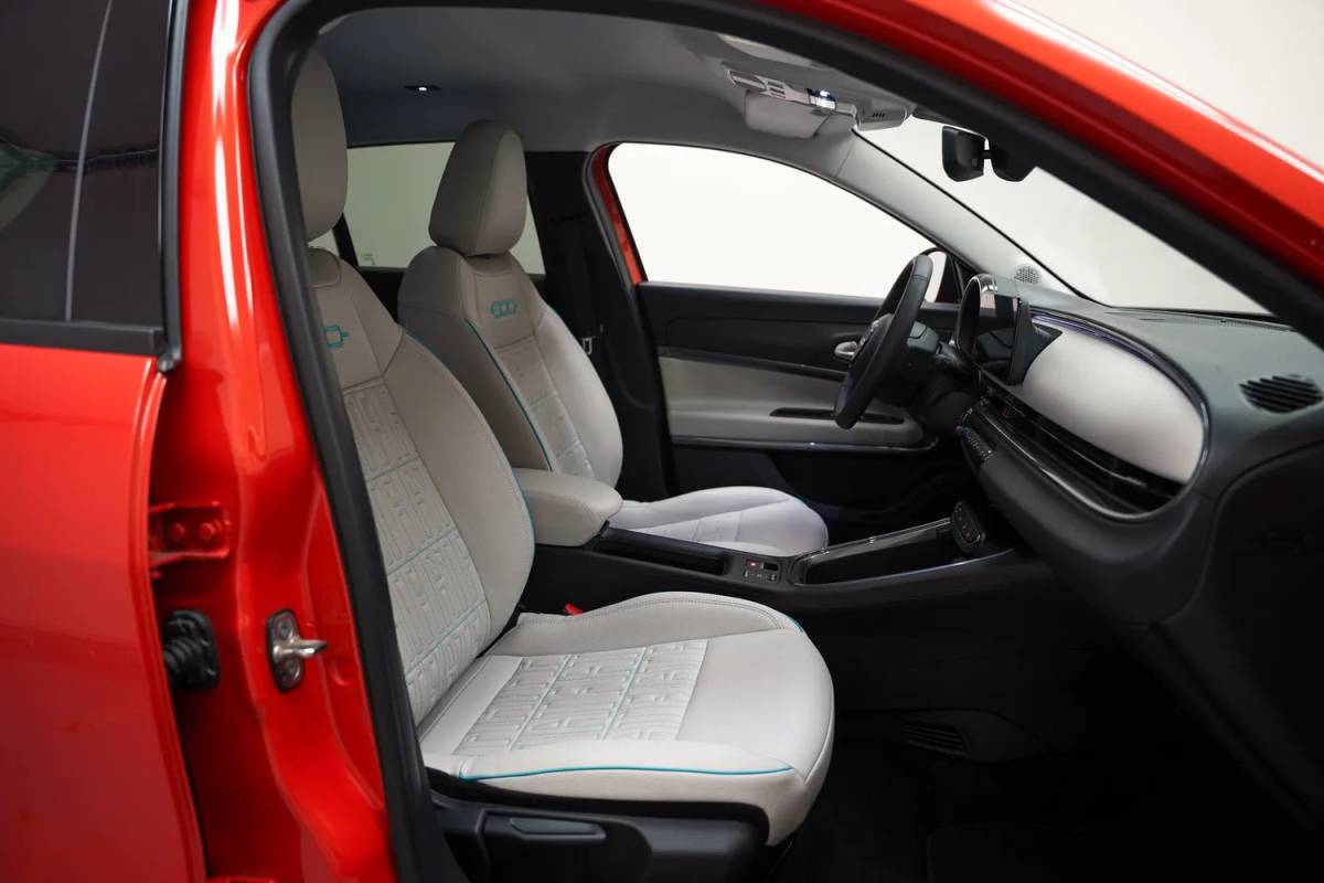 Fiat 600e Fiat 600e La Prima 54 kWh [ Navi Camera Apple / Android Leder Stoelverwarming ]