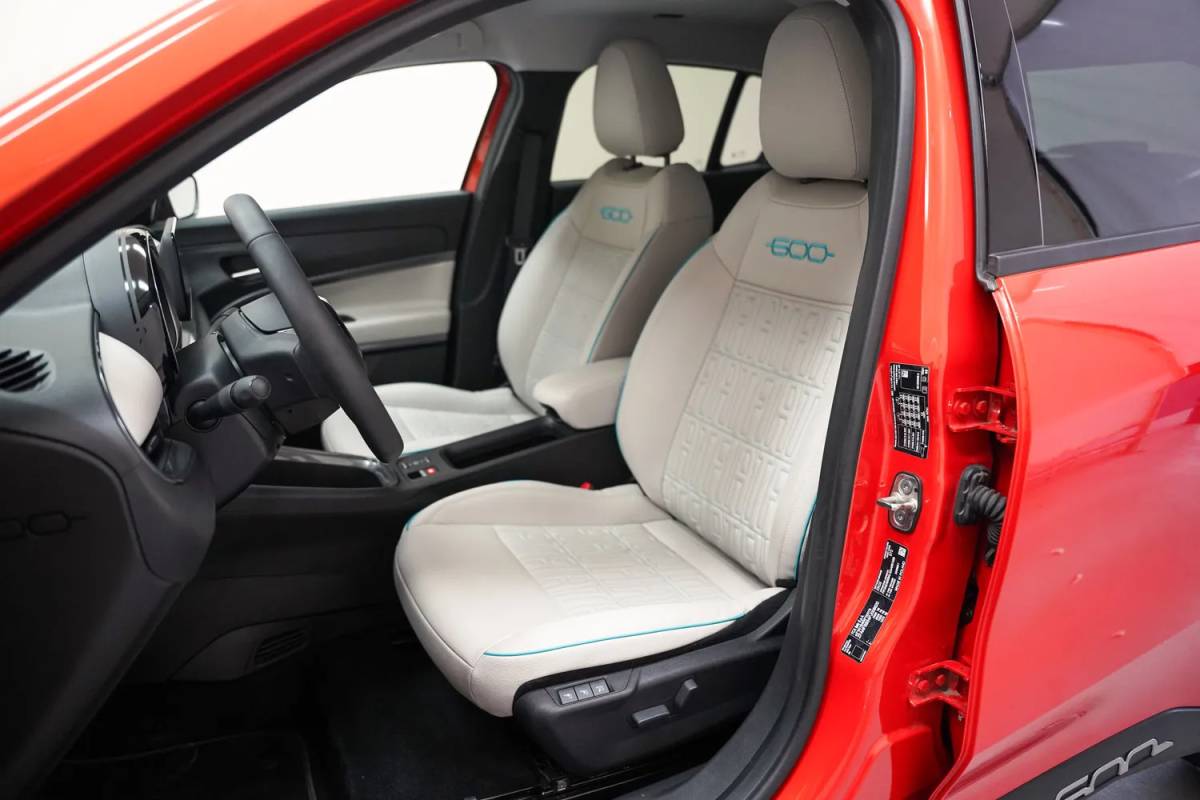 Fiat 600e Fiat 600e La Prima 54 kWh [ Navi Camera Apple / Android Leder Stoelverwarming ]