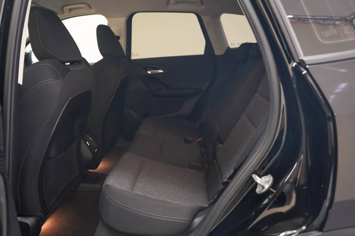 BMW iX1 BMW iX1 xDrive30 67 kWh Executive Sport [ LED Navi HUD 360° Camera Sportstoelen Stoelverwarming ]