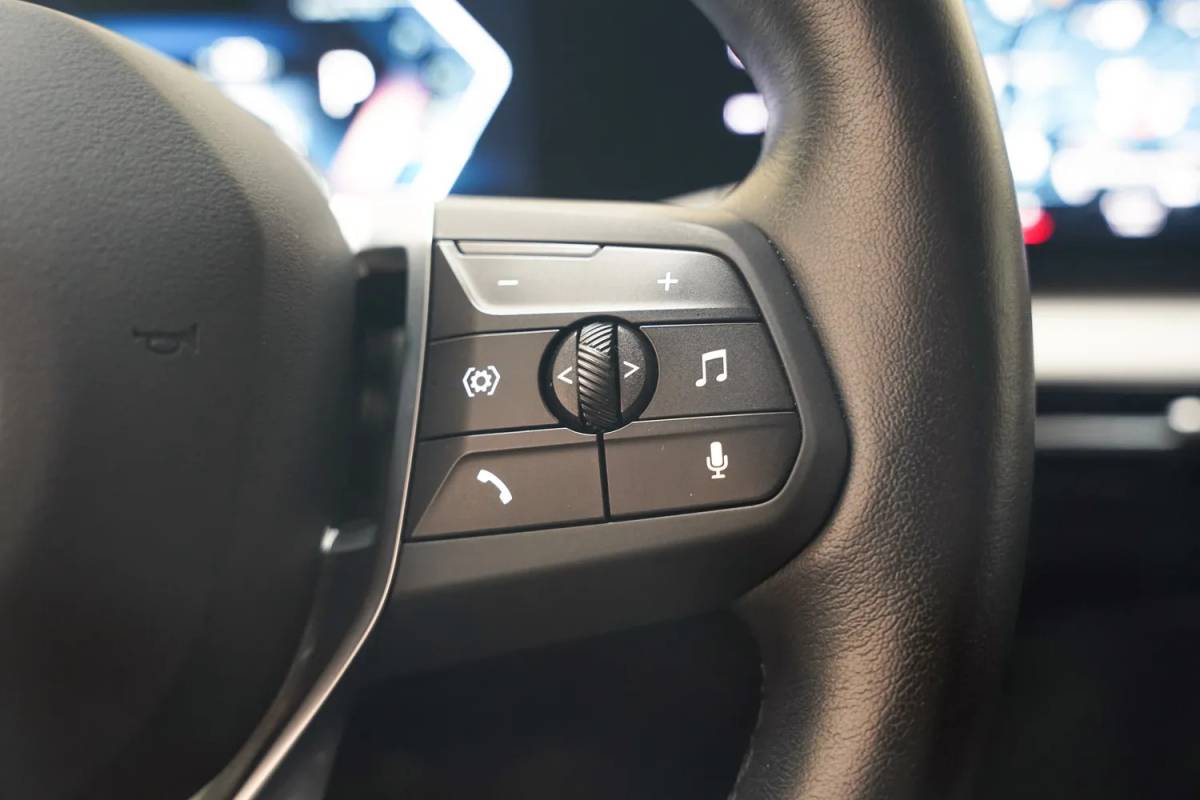 BMW iX1 BMW iX1 xDrive30 67 kWh Executive Sport [ LED Navi HUD 360° Camera Sportstoelen Stoelverwarming ]