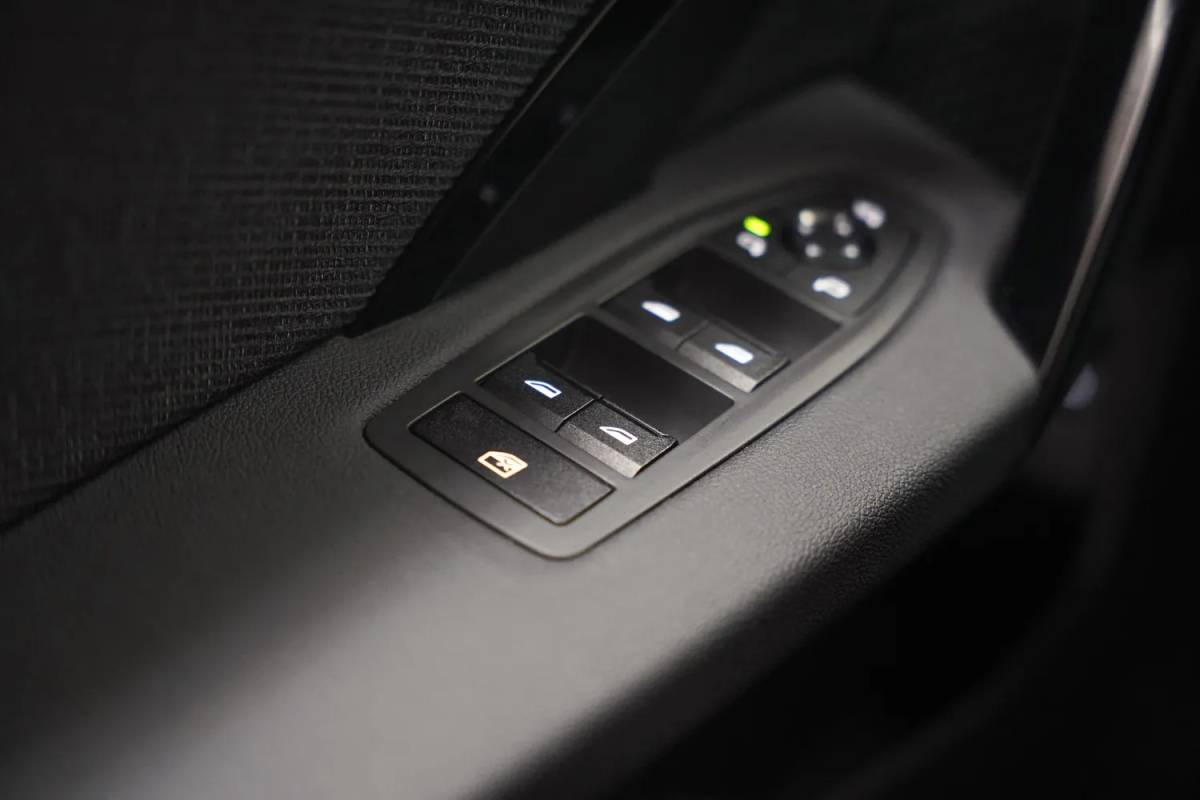 BMW iX1 BMW iX1 xDrive30 67 kWh Executive Sport [ LED Navi HUD 360° Camera Sportstoelen Stoelverwarming ]