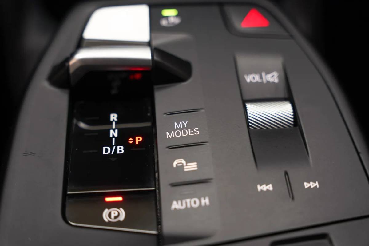 BMW iX1 BMW iX1 xDrive30 67 kWh Executive Sport [ LED Navi HUD 360° Camera Sportstoelen Stoelverwarming ]
