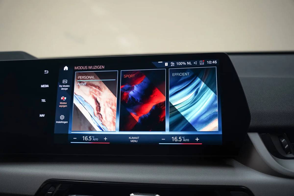 BMW iX1 BMW iX1 xDrive30 67 kWh Executive Sport [ LED Navi HUD 360° Camera Sportstoelen Stoelverwarming ]