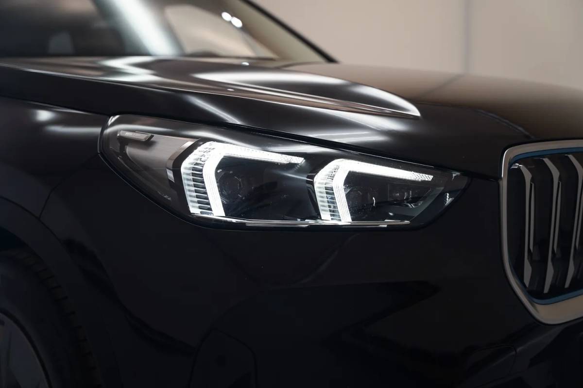 BMW iX1 BMW iX1 xDrive30 67 kWh Executive Sport [ LED Navi HUD 360° Camera Sportstoelen Stoelverwarming ]