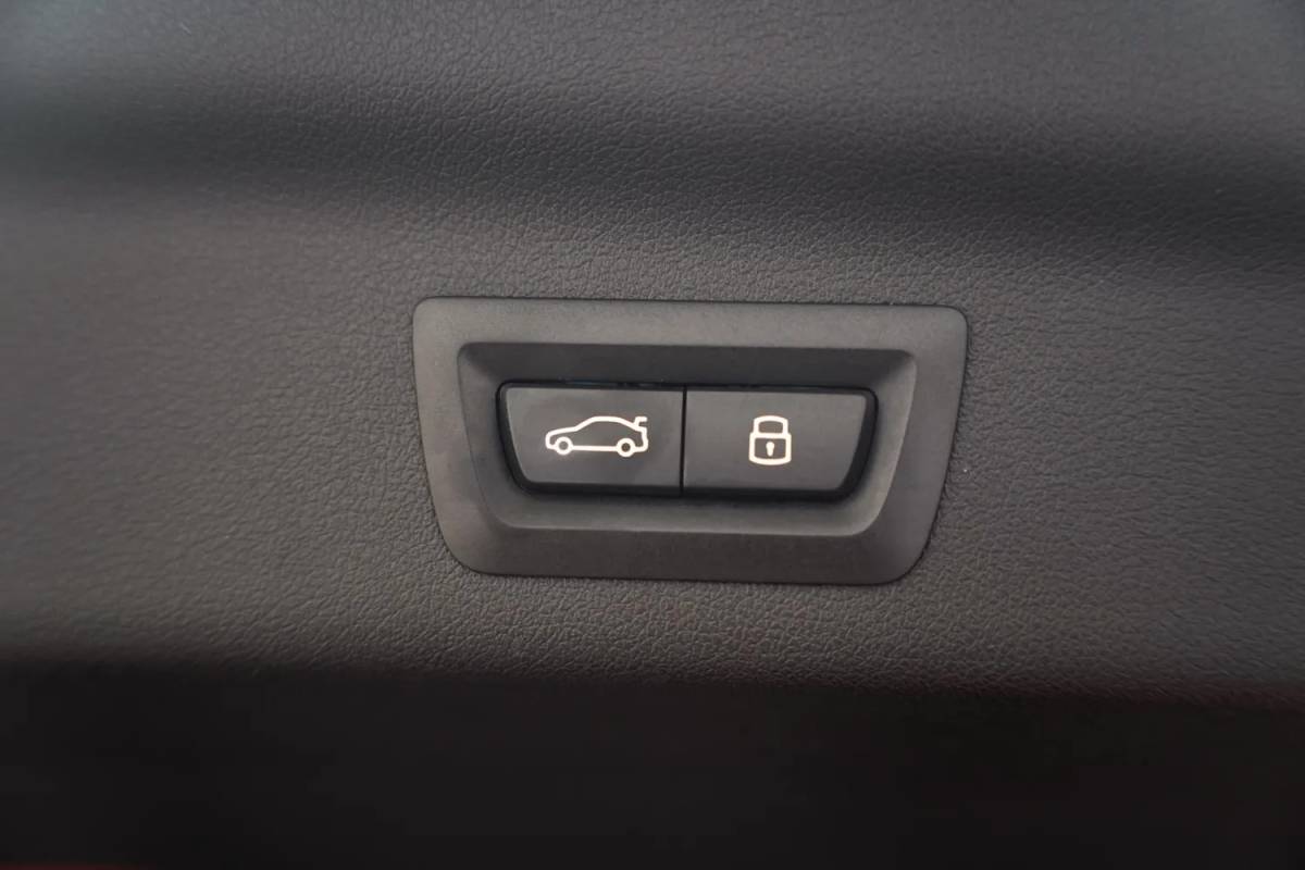 BMW iX1 BMW iX1 xDrive30 67 kWh Executive Sport [ LED Navi HUD 360° Camera Sportstoelen Stoelverwarming ]