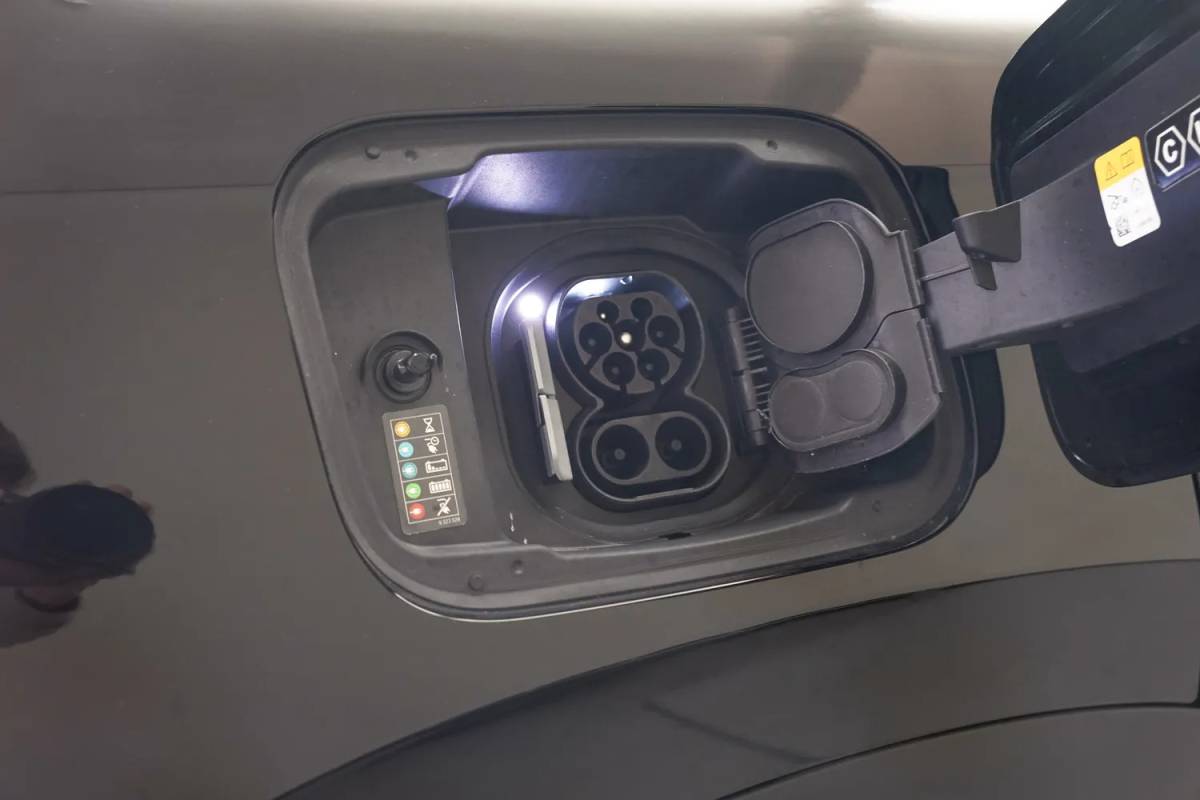 BMW iX1 BMW iX1 xDrive30 67 kWh Executive Sport [ LED Navi HUD 360° Camera Sportstoelen Stoelverwarming ]