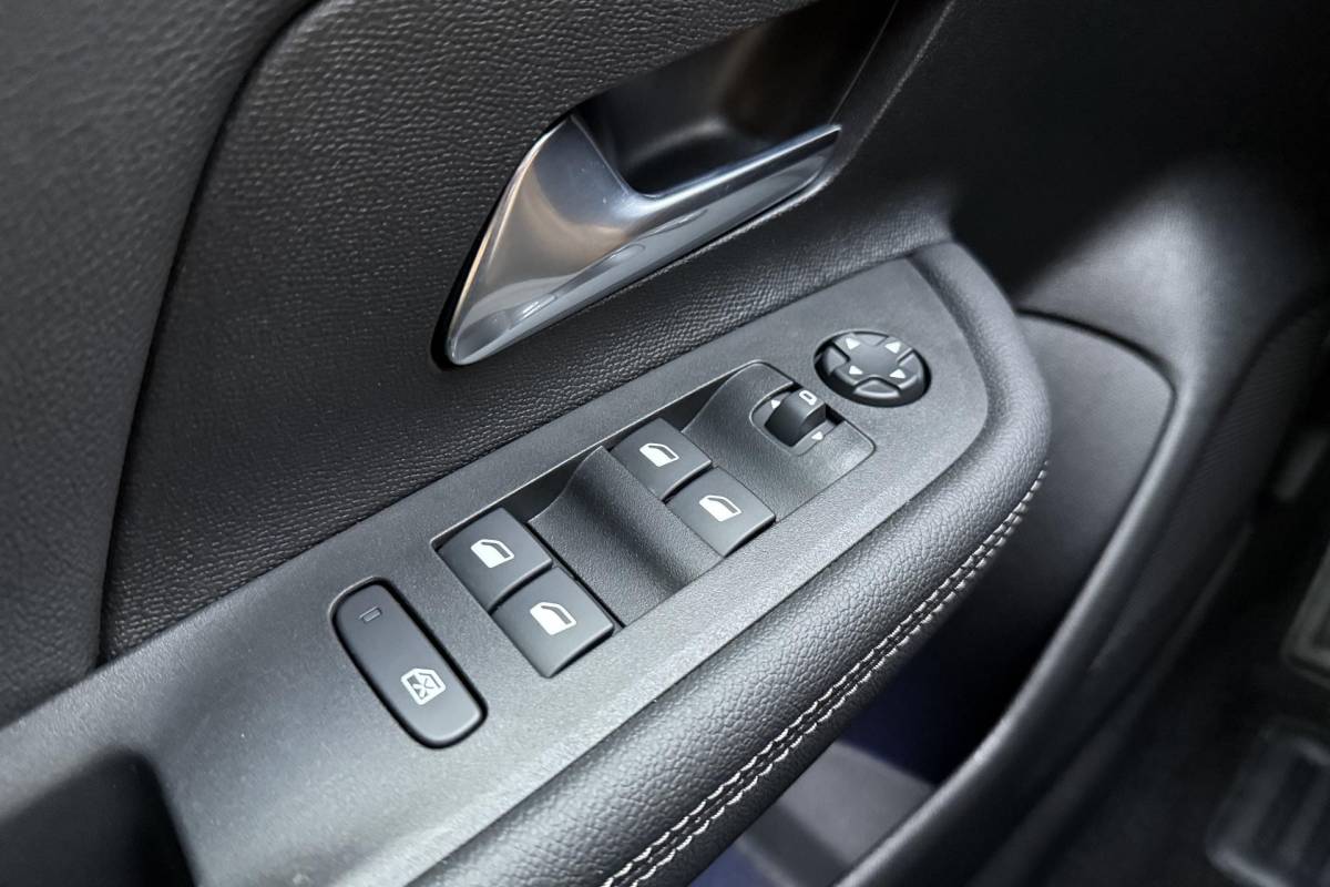 Opel Mokka-e Opel Mokka-e GS Line 50-kWh | 3-fase | Camera | Apple Carplay/Android Auto | 17″ LM Velgen | Park Pilot | All Season |