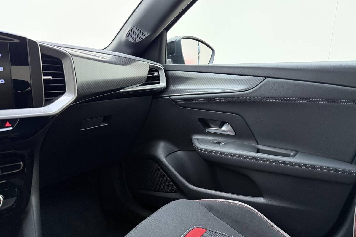Opel Mokka-e Opel Mokka-e GS Line 50-kWh | 3-fase | Camera | Apple Carplay/Android Auto | 17″ LM Velgen | Park Pilot | All Season |