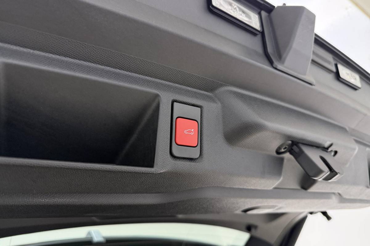 Opel Grandland Opel Grandland 1.6 Turbo Plug-in-Hybrid Ultimate | Lederen bekleding | Panoramisch schuif/kantel dak | Stoelverwarming en ventilatie | Achterbankverwarming | Elektrische achterklep | Keyless