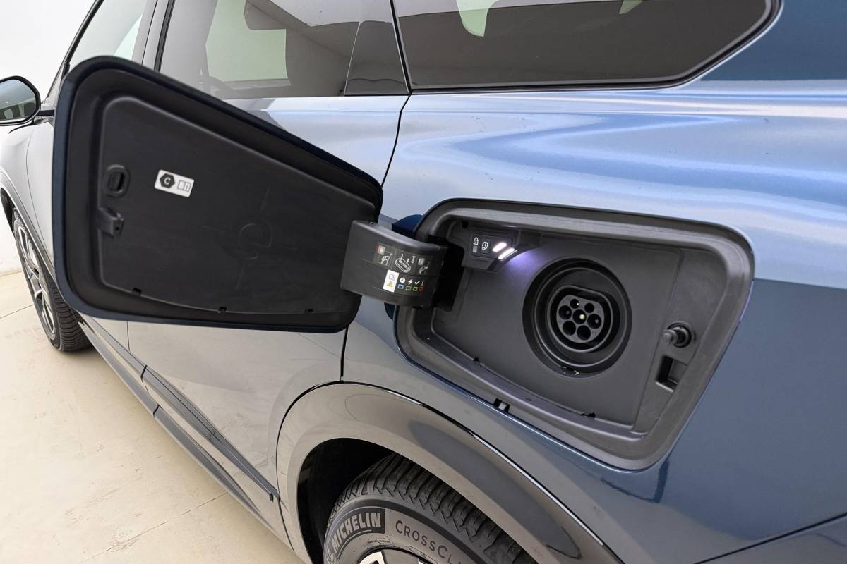 Opel Grandland Opel Grandland 1.6 Turbo Plug-in-Hybrid Ultimate | Lederen bekleding | Panoramisch schuif/kantel dak | Stoelverwarming en ventilatie | Achterbankverwarming | Elektrische achterklep | Keyless