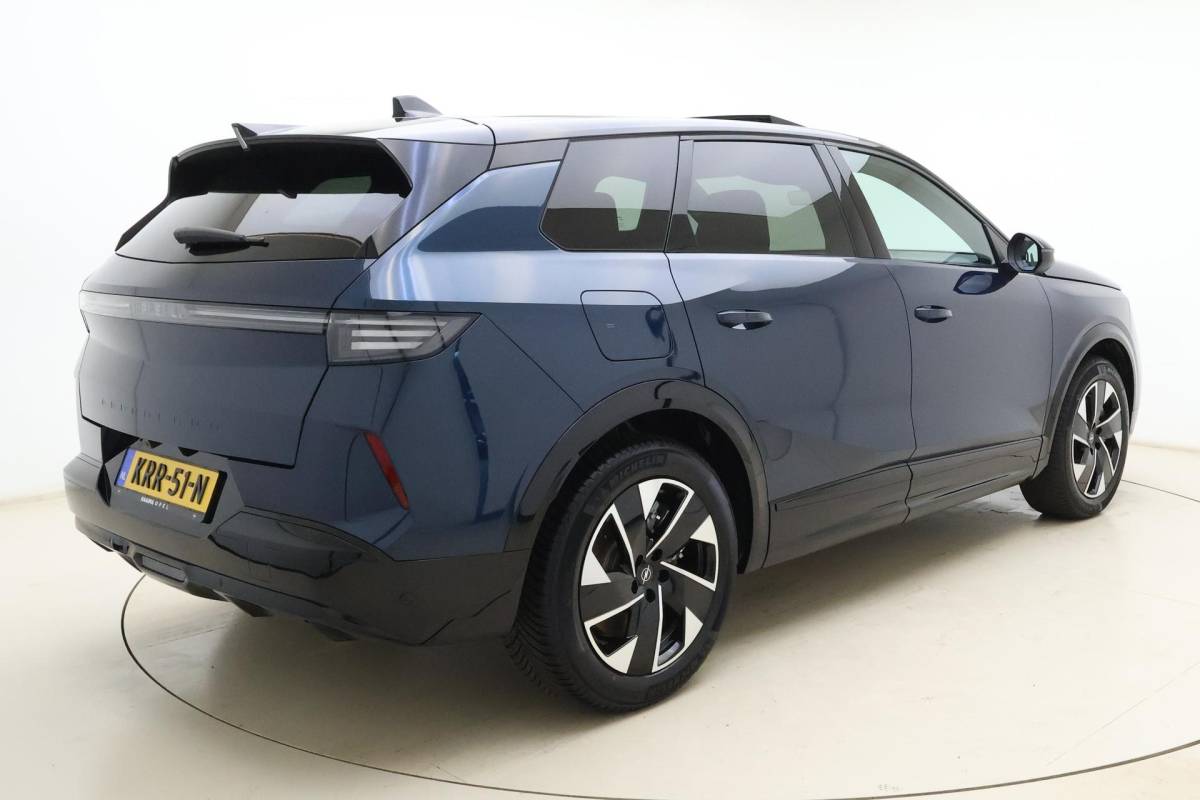 Opel Grandland Opel Grandland 1.6 Turbo Plug-in-Hybrid Ultimate | Lederen bekleding | Panoramisch schuif/kantel dak | Stoelverwarming en ventilatie | Achterbankverwarming | Elektrische achterklep | Keyless