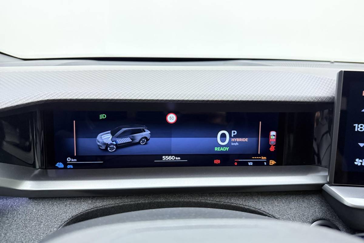 Opel Grandland Opel Grandland 1.6 Turbo Plug-in-Hybrid Ultimate | Lederen bekleding | Panoramisch schuif/kantel dak | Stoelverwarming en ventilatie | Achterbankverwarming | Elektrische achterklep | Keyless