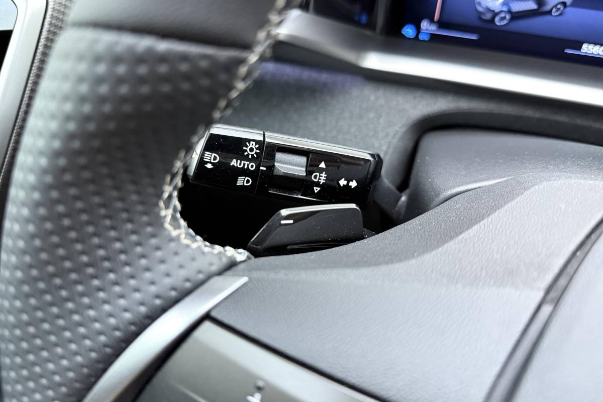 Opel Grandland Opel Grandland 1.6 Turbo Plug-in-Hybrid Ultimate | Lederen bekleding | Panoramisch schuif/kantel dak | Stoelverwarming en ventilatie | Achterbankverwarming | Elektrische achterklep | Keyless