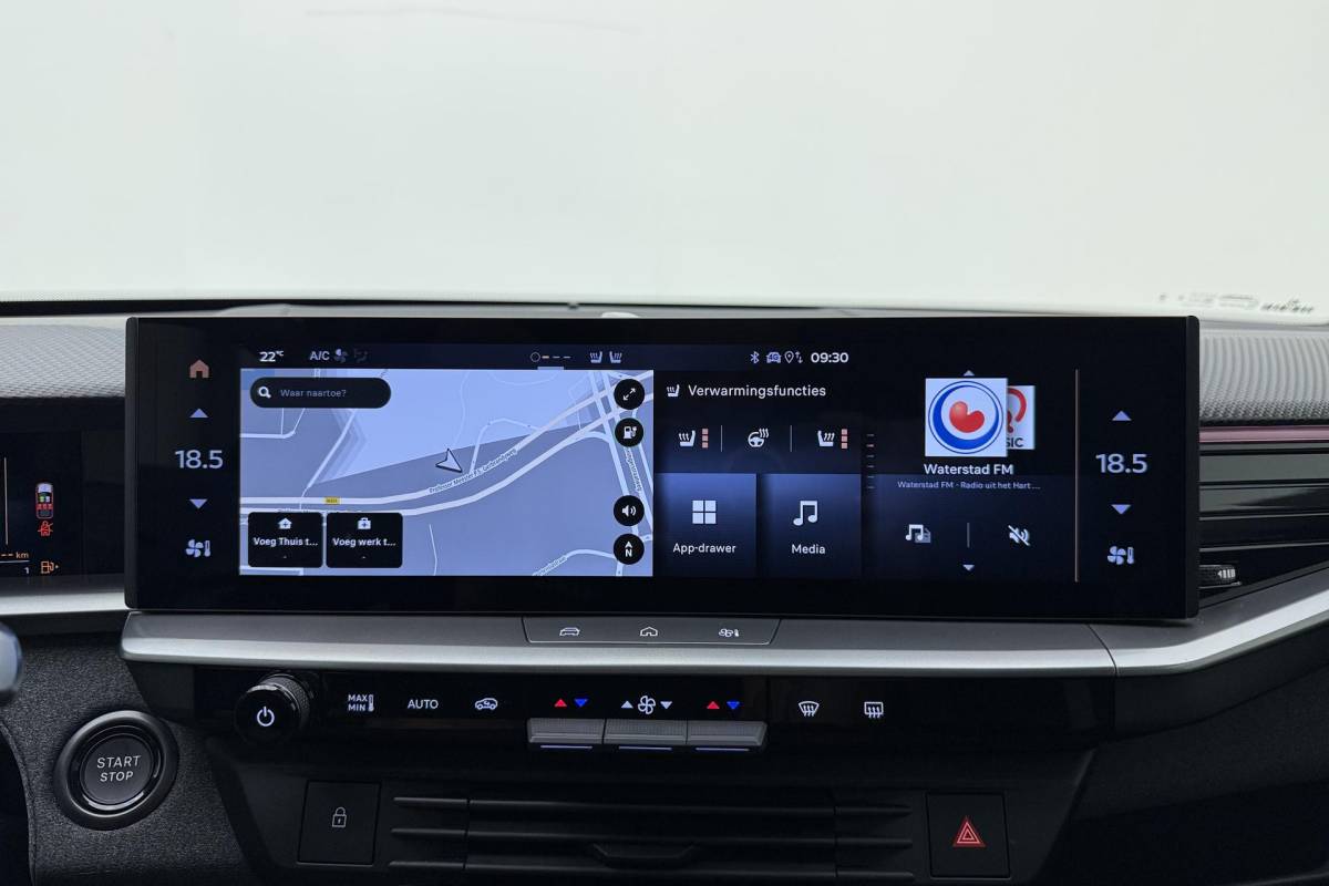 Opel Grandland Opel Grandland 1.6 Turbo Plug-in-Hybrid Ultimate | Lederen bekleding | Panoramisch schuif/kantel dak | Stoelverwarming en ventilatie | Achterbankverwarming | Elektrische achterklep | Keyless