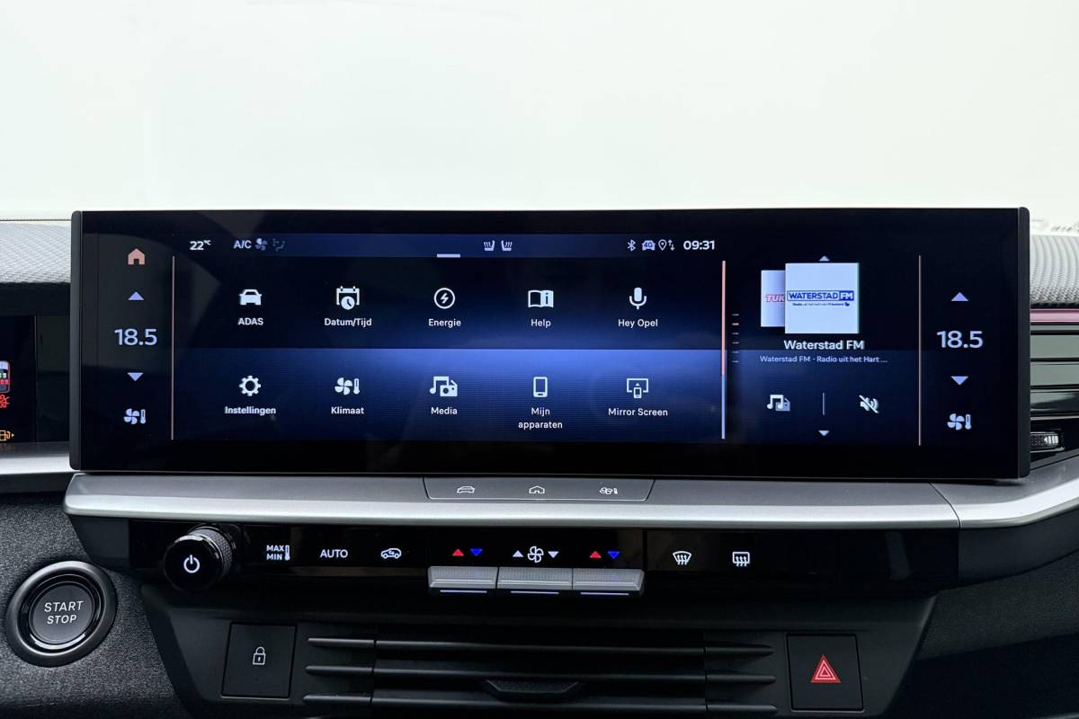 Opel Grandland Opel Grandland 1.6 Turbo Plug-in-Hybrid Ultimate | Lederen bekleding | Panoramisch schuif/kantel dak | Stoelverwarming en ventilatie | Achterbankverwarming | Elektrische achterklep | Keyless