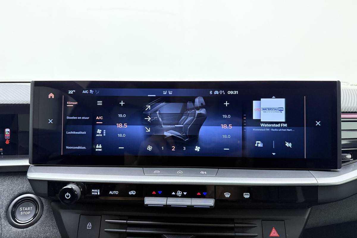 Opel Grandland Opel Grandland 1.6 Turbo Plug-in-Hybrid Ultimate | Lederen bekleding | Panoramisch schuif/kantel dak | Stoelverwarming en ventilatie | Achterbankverwarming | Elektrische achterklep | Keyless