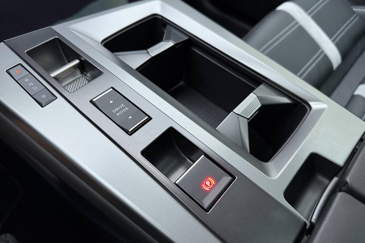 Opel Grandland Opel Grandland 1.6 Turbo Plug-in-Hybrid Ultimate | Lederen bekleding | Panoramisch schuif/kantel dak | Stoelverwarming en ventilatie | Achterbankverwarming | Elektrische achterklep | Keyless