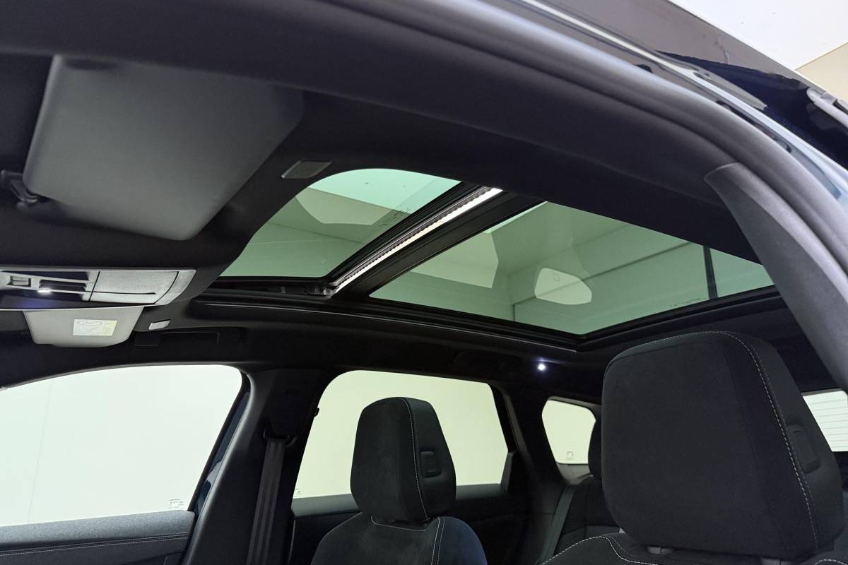 Opel Grandland Opel Grandland 1.6 Turbo Plug-in-Hybrid Ultimate | Lederen bekleding | Panoramisch schuif/kantel dak | Stoelverwarming en ventilatie | Achterbankverwarming | Elektrische achterklep | Keyless