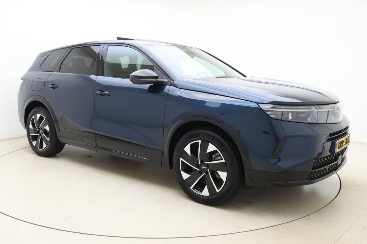 Opel Grandland Opel Grandland 1.6 Turbo Plug-in-Hybrid Ultimate | Lederen bekleding | Panoramisch schuif/kantel dak | Stoelverwarming en ventilatie | Achterbankverwarming | Elektrische achterklep | Keyless