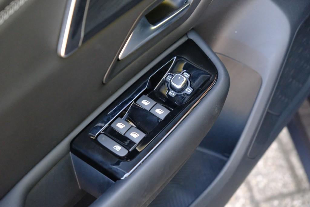 Citroën C5 X Citroen C5 X 1.6 Plug-in Hybrid 225pk EAT8 Shine | Private Lease vanaf € 529,- p.m.