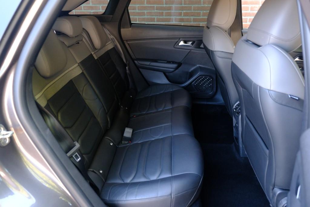 Citroën C5 X Citroen C5 X 1.6 Plug-in Hybrid 225pk EAT8 Shine | Private Lease vanaf € 529,- p.m.