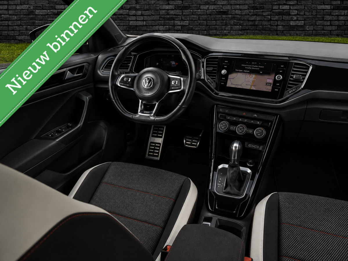 Volkswagen T-Roc Volkswagen T-Roc 1.5 TSI Sport PANORAMADAK/CAMERA/STOELVW/ETC.!