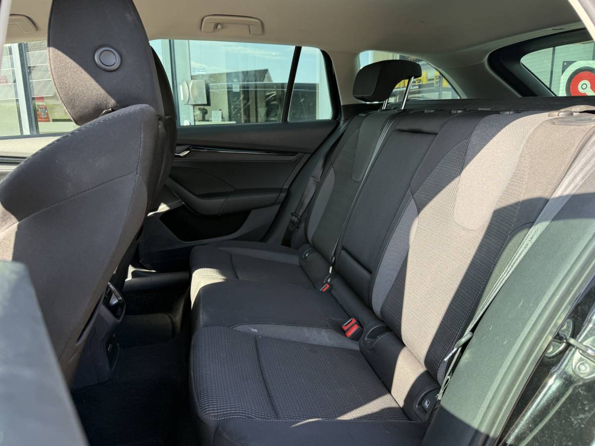 Škoda Octavia ŠKODA Octavia Combi 1.0 e-TSI Business Edition Plus ✅ Automaat ✅ CarPlay / Android auto ✅ Trekhaak