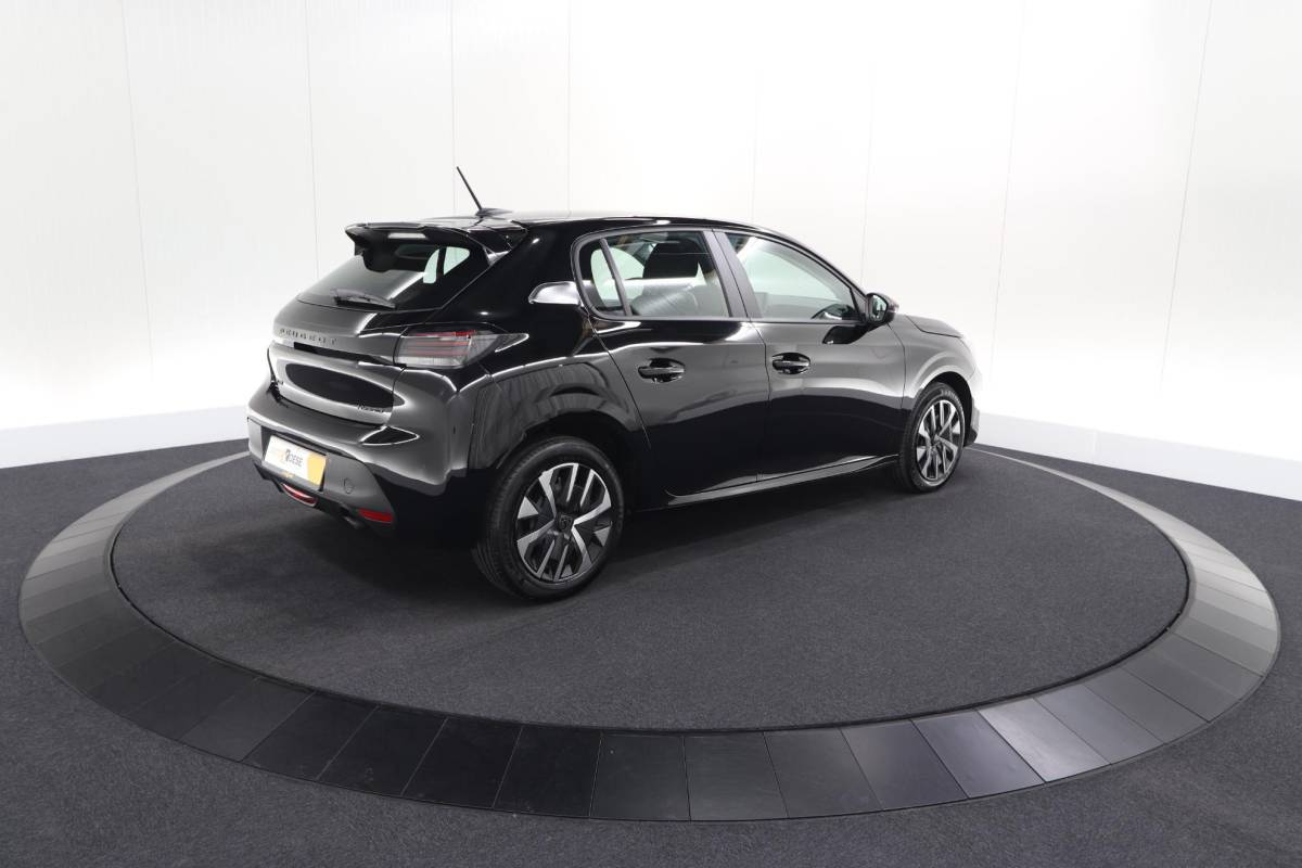 Peugeot 208 Peugeot 208 1.2 Hybrid 110 e-DCS6 Business | Direct Leverbaar | Apple Carplay | Parkeersensoren