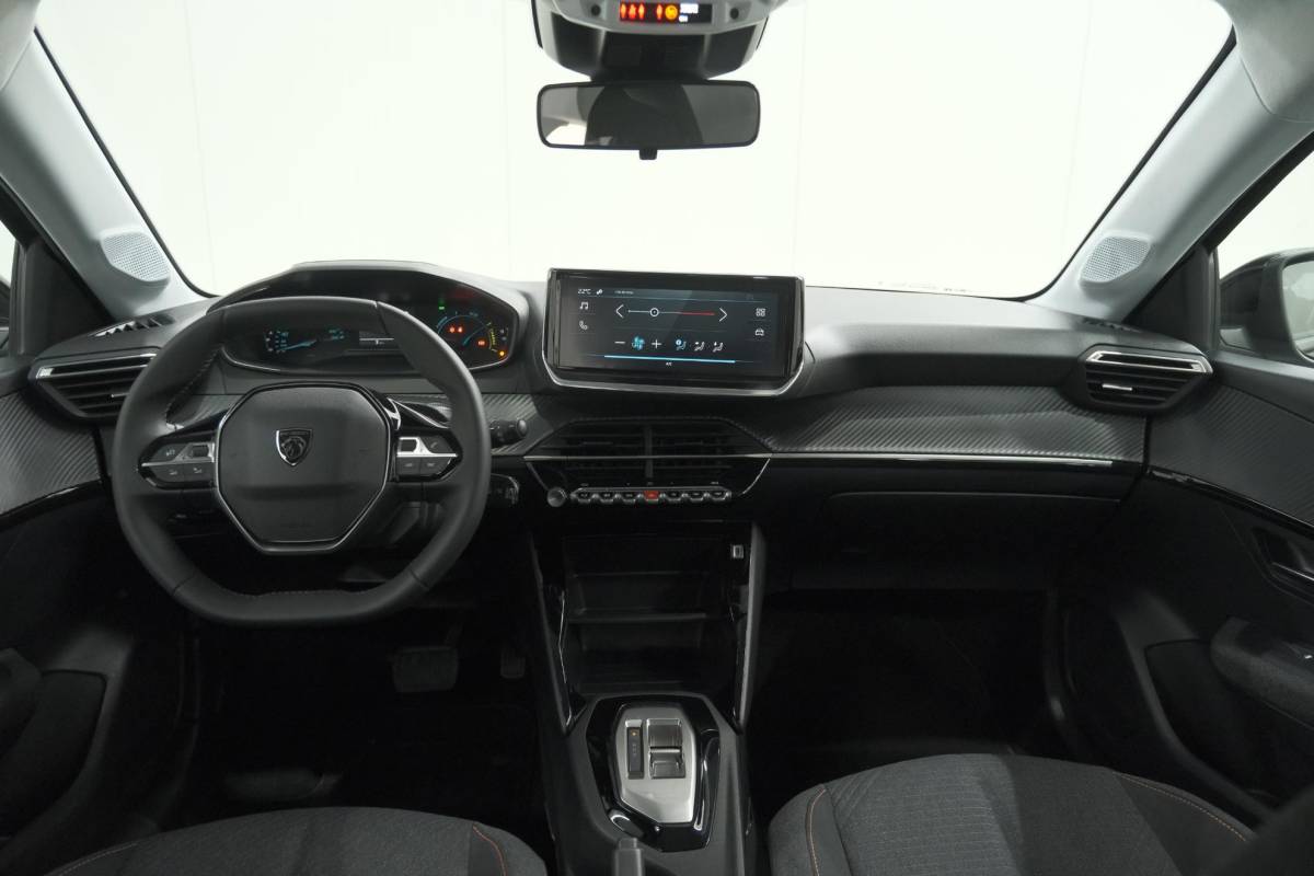 Peugeot 208 Peugeot 208 1.2 Hybrid 110 e-DCS6 Business | Direct Leverbaar | Apple Carplay | Parkeersensoren