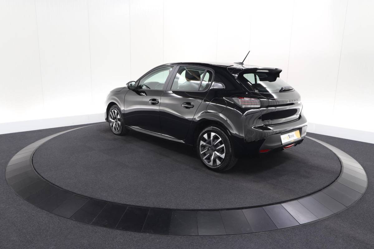 Peugeot 208 Peugeot 208 1.2 Hybrid 110 e-DCS6 Business | Direct Leverbaar | Apple Carplay | Parkeersensoren