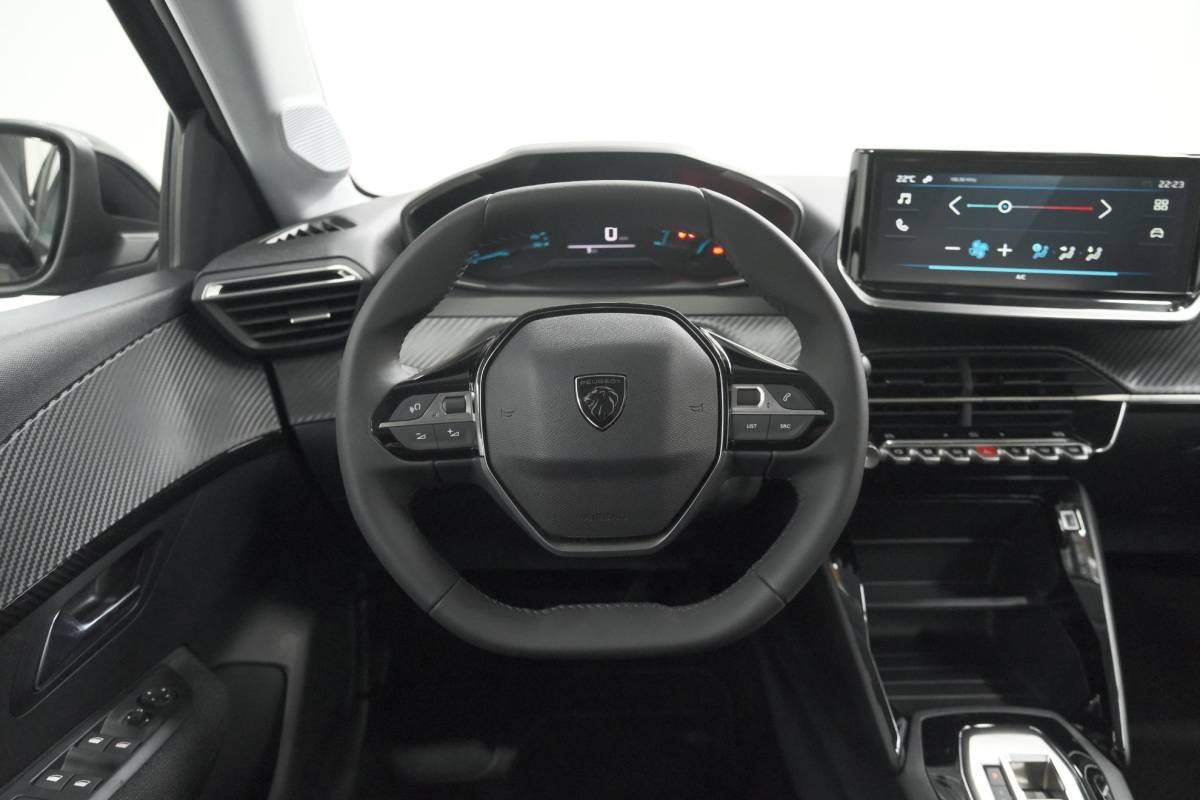 Peugeot 208 Peugeot 208 1.2 Hybrid 110 e-DCS6 Business | Direct Leverbaar | Apple Carplay | Parkeersensoren