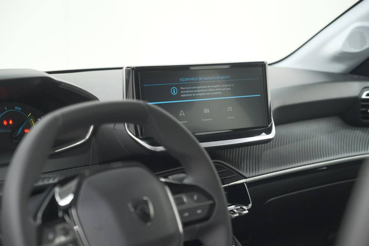 Peugeot 208 Peugeot 208 1.2 Hybrid 110 e-DCS6 Business | Direct Leverbaar | Apple Carplay | Parkeersensoren