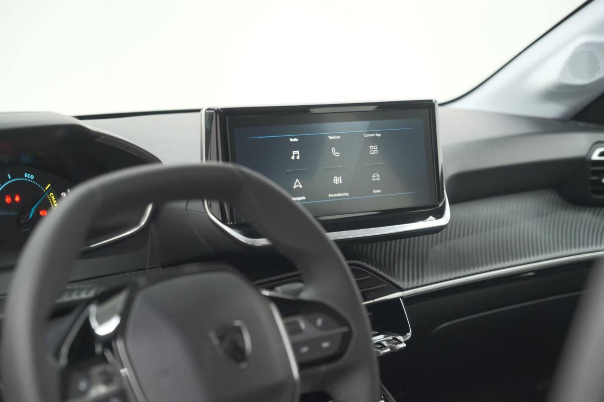 Peugeot 208 Peugeot 208 1.2 Hybrid 110 e-DCS6 Business | Direct Leverbaar | Apple Carplay | Parkeersensoren