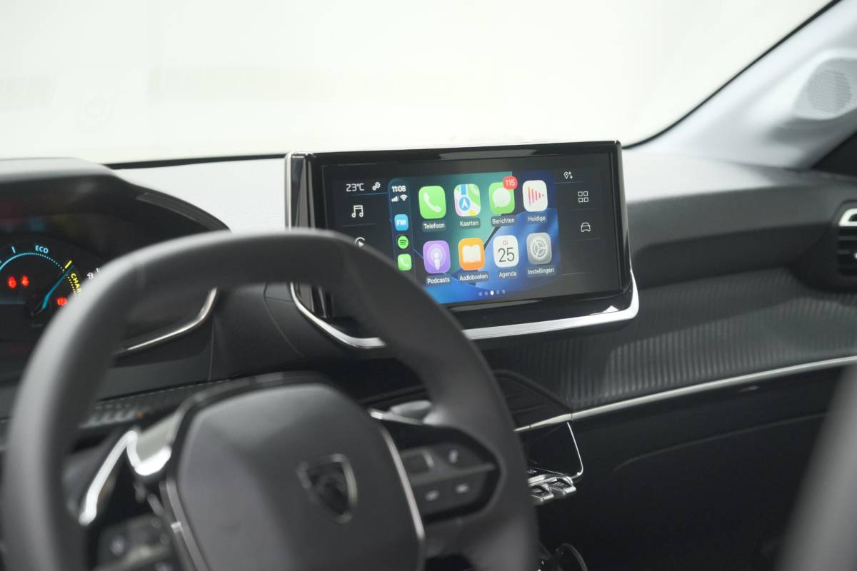 Peugeot 208 Peugeot 208 1.2 Hybrid 110 e-DCS6 Business | Direct Leverbaar | Apple Carplay | Parkeersensoren