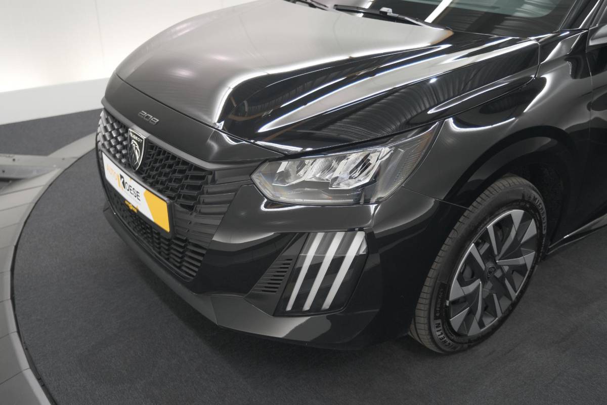 Peugeot 208 Peugeot 208 1.2 Hybrid 110 e-DCS6 Business | Direct Leverbaar | Apple Carplay | Parkeersensoren