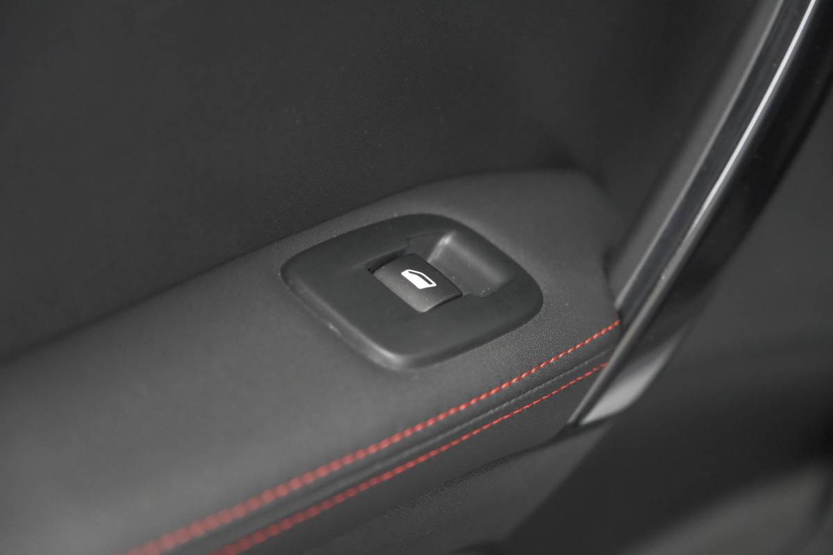 Peugeot 2008 Peugeot 2008 PureTech 110 EAT6 GT-Line | Trekhaak | Panoramadak | Apple Carplay | Parkeersensoren