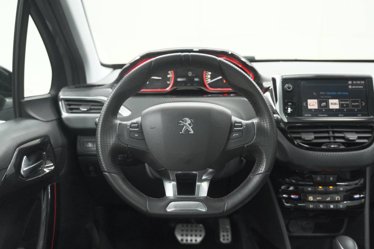 Peugeot 2008 Peugeot 2008 PureTech 110 EAT6 GT-Line | Trekhaak | Panoramadak | Apple Carplay | Parkeersensoren