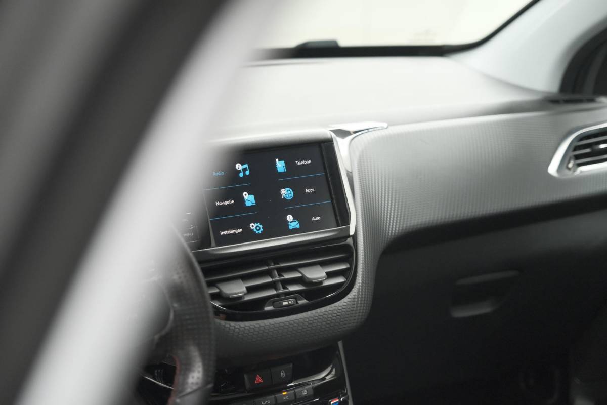 Peugeot 2008 Peugeot 2008 PureTech 110 EAT6 GT-Line | Trekhaak | Panoramadak | Apple Carplay | Parkeersensoren