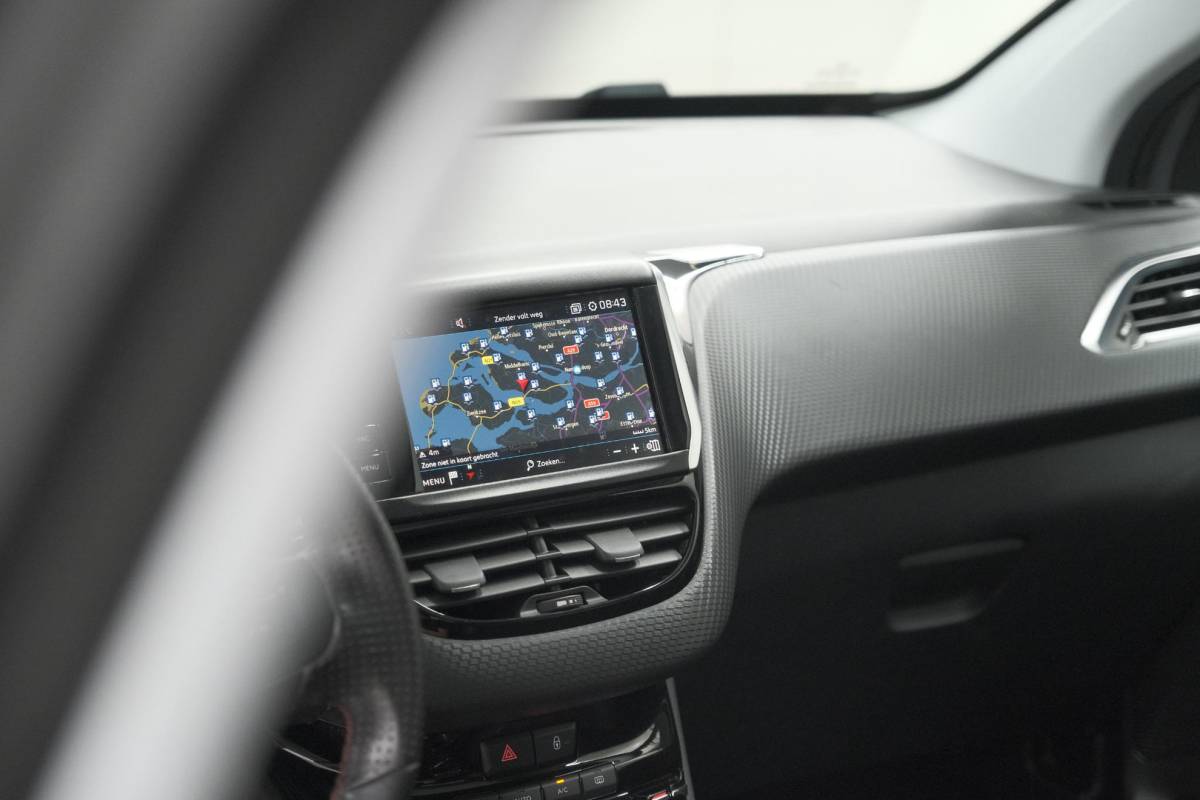 Peugeot 2008 Peugeot 2008 PureTech 110 EAT6 GT-Line | Trekhaak | Panoramadak | Apple Carplay | Parkeersensoren