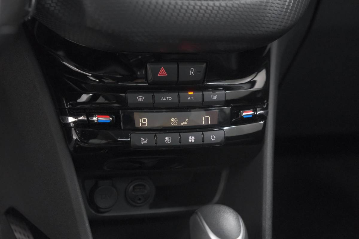 Peugeot 2008 Peugeot 2008 PureTech 110 EAT6 GT-Line | Trekhaak | Panoramadak | Apple Carplay | Parkeersensoren