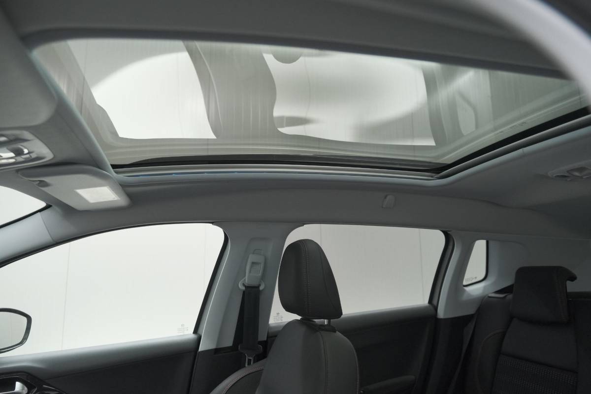 Peugeot 2008 Peugeot 2008 PureTech 110 EAT6 GT-Line | Trekhaak | Panoramadak | Apple Carplay | Parkeersensoren