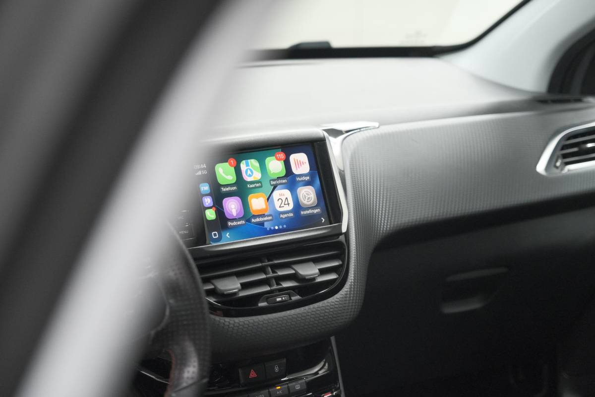 Peugeot 2008 Peugeot 2008 PureTech 110 EAT6 GT-Line | Trekhaak | Panoramadak | Apple Carplay | Parkeersensoren