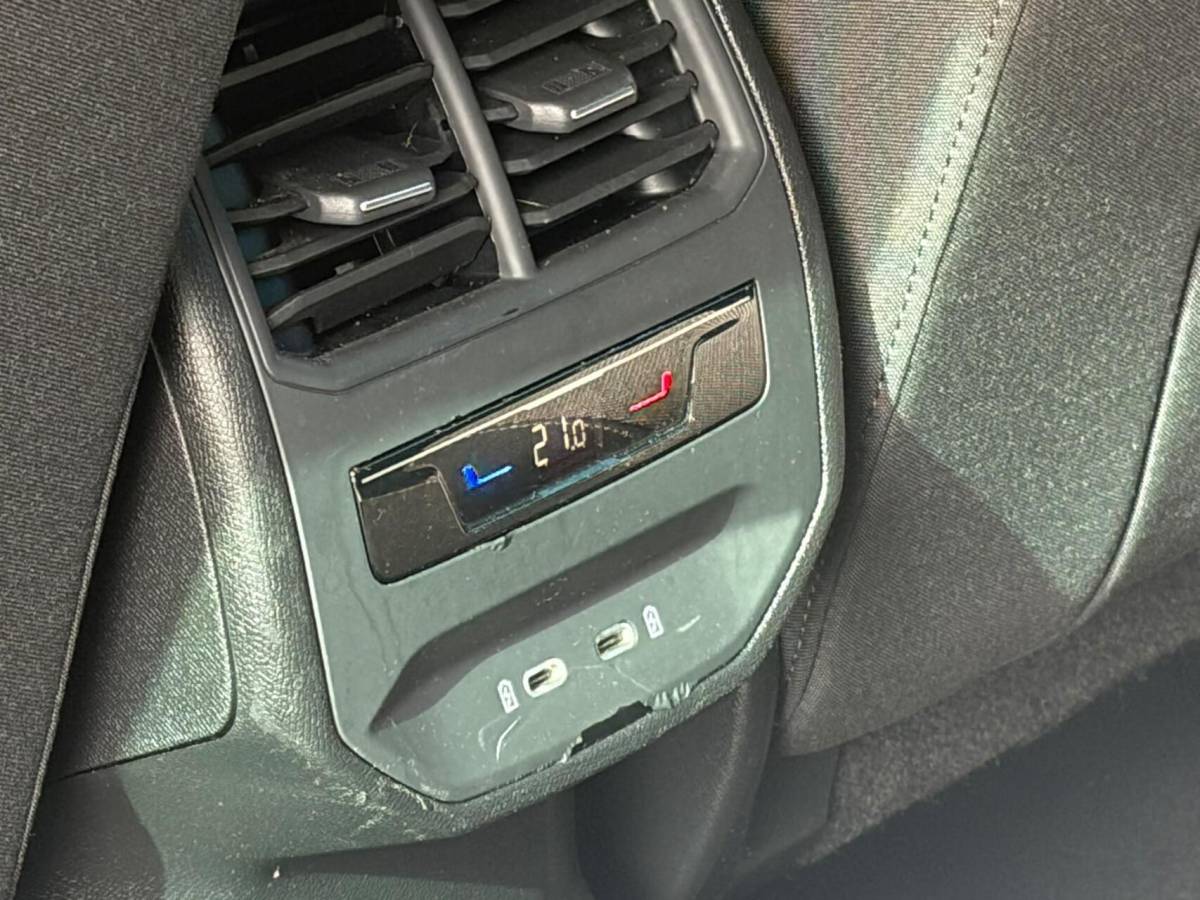 SEAT Leon Seat Leon ST 1.0 EcoTSI Style Business Intense|Automaat|Inklapbare Trekhaak|Camera|Apple Carplay+Android Auto
