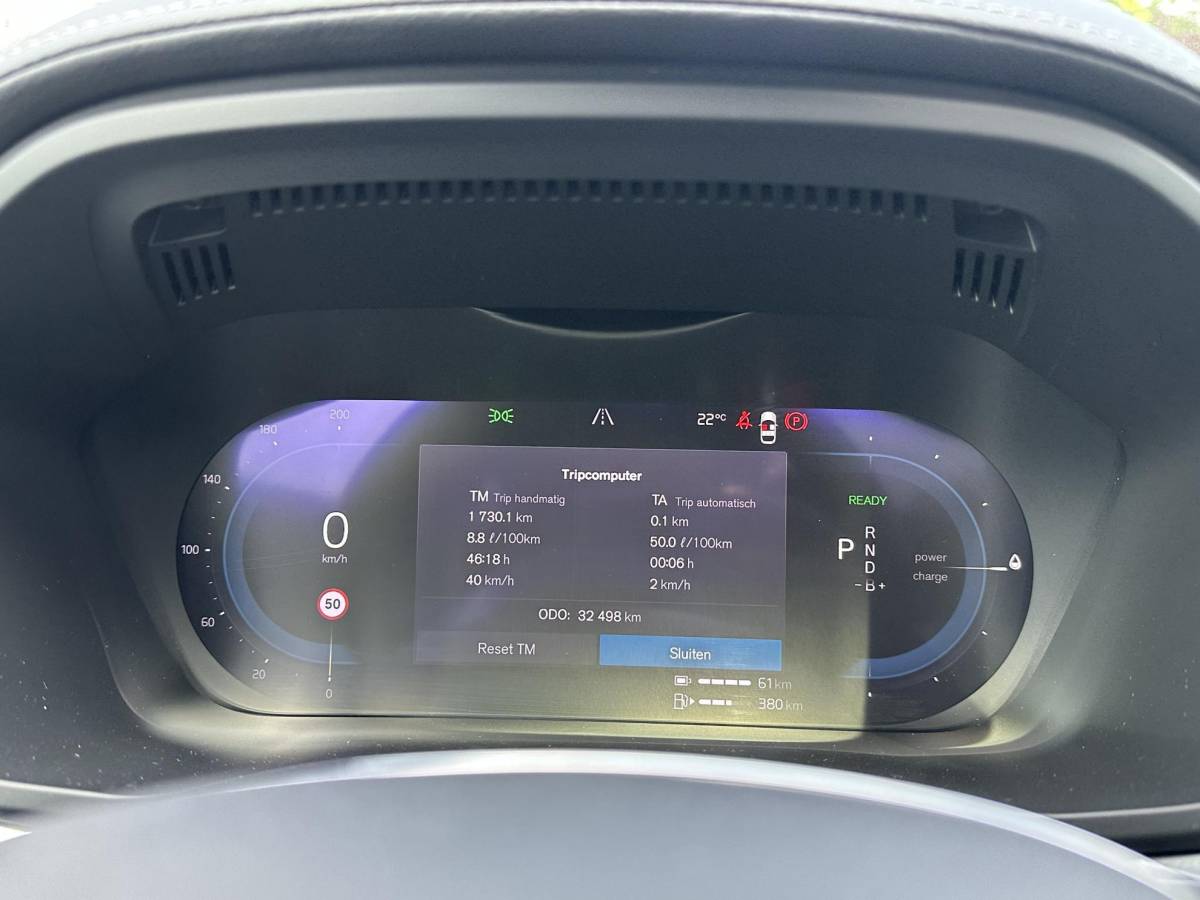 Volvo XC60 Volvo XC60 2.0 T8 Plug-in hybrid AWD Ultra Dark SOH 100% | 21” INCH WIELEN | HARMAN KARDON | MEM. SEATS | VOOR & ACHTER STOELEN VERWARMD | STUURWIEL VERWARMD | PANO | KEYLESS | DODE HOEK | RIJKLAAR + 12 MND BOVAG GARANTIE |