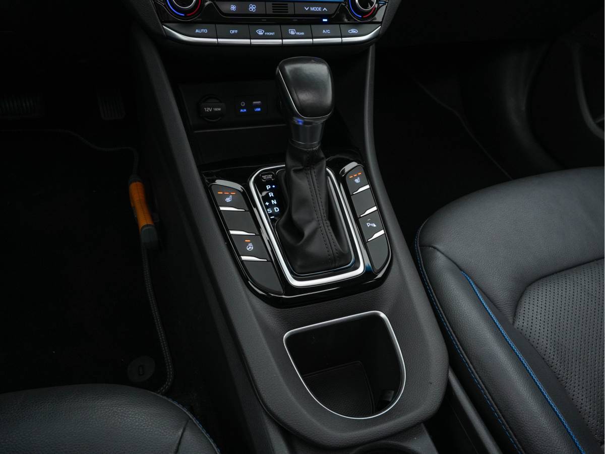 Hyundai IONIQ Hyundai IONIQ 1.6 GDi First Edition Aut. *PANO | LEATHER | XENON | ADAPTIVE-CRUISE | MEMORY-PACK | BLIND-SPOT | HEATED-COMFORTSEATS | NAVI-FULLMAP | CAMERA | KEYLESS | ECC | PDC | 15”ALU*