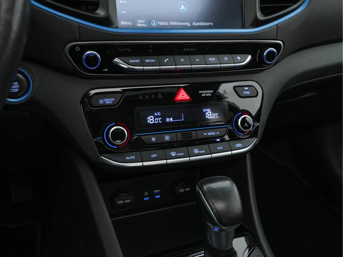Hyundai IONIQ Hyundai IONIQ 1.6 GDi First Edition Aut. *PANO | LEATHER | XENON | ADAPTIVE-CRUISE | MEMORY-PACK | BLIND-SPOT | HEATED-COMFORTSEATS | NAVI-FULLMAP | CAMERA | KEYLESS | ECC | PDC | 15”ALU*