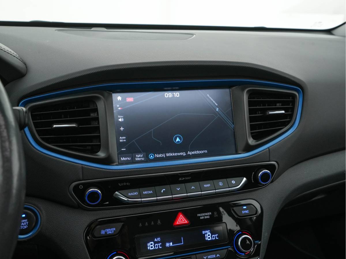Hyundai IONIQ Hyundai IONIQ 1.6 GDi First Edition Aut. *PANO | LEATHER | XENON | ADAPTIVE-CRUISE | MEMORY-PACK | BLIND-SPOT | HEATED-COMFORTSEATS | NAVI-FULLMAP | CAMERA | KEYLESS | ECC | PDC | 15”ALU*