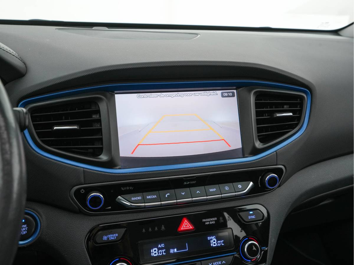 Hyundai IONIQ Hyundai IONIQ 1.6 GDi First Edition Aut. *PANO | LEATHER | XENON | ADAPTIVE-CRUISE | MEMORY-PACK | BLIND-SPOT | HEATED-COMFORTSEATS | NAVI-FULLMAP | CAMERA | KEYLESS | ECC | PDC | 15”ALU*